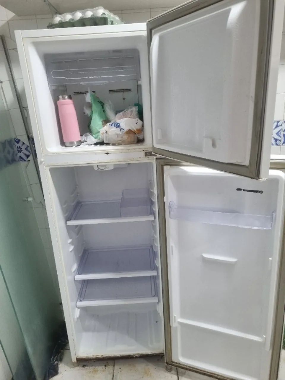 Geladeira Eletrolux fros free funcionando tudo - Foto 3