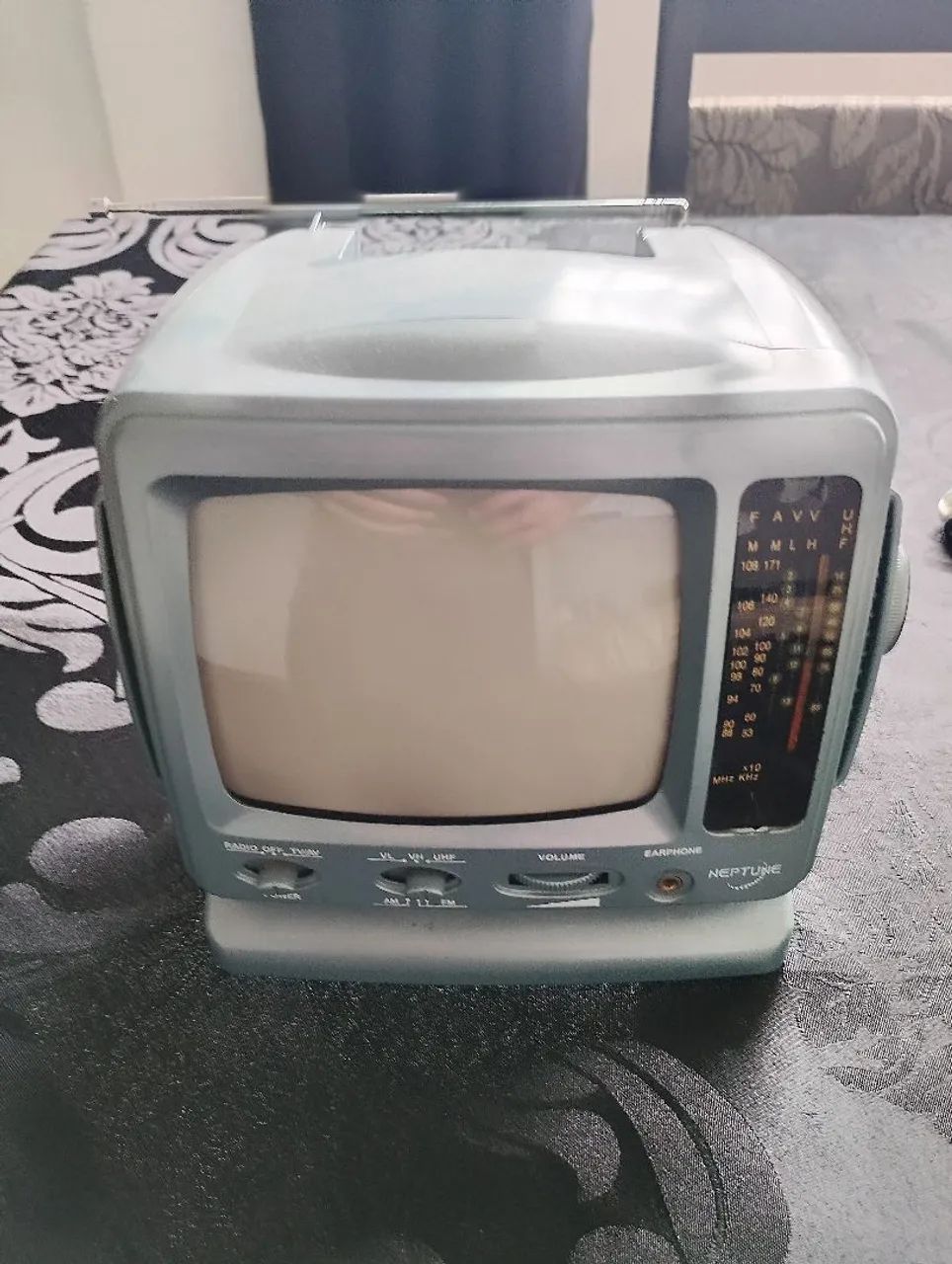 Tv antiga para enfeite com mal funcionamento  - Foto 2