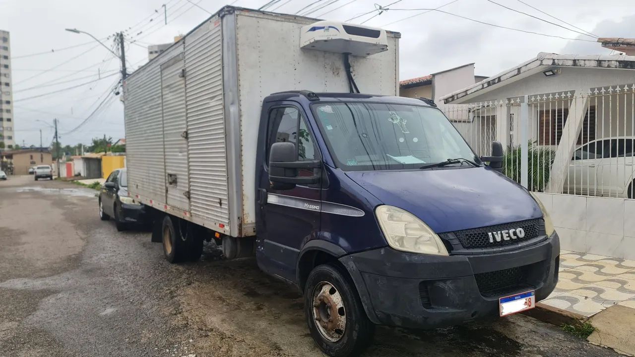 Caminhão baú refrigerado  - Foto 2