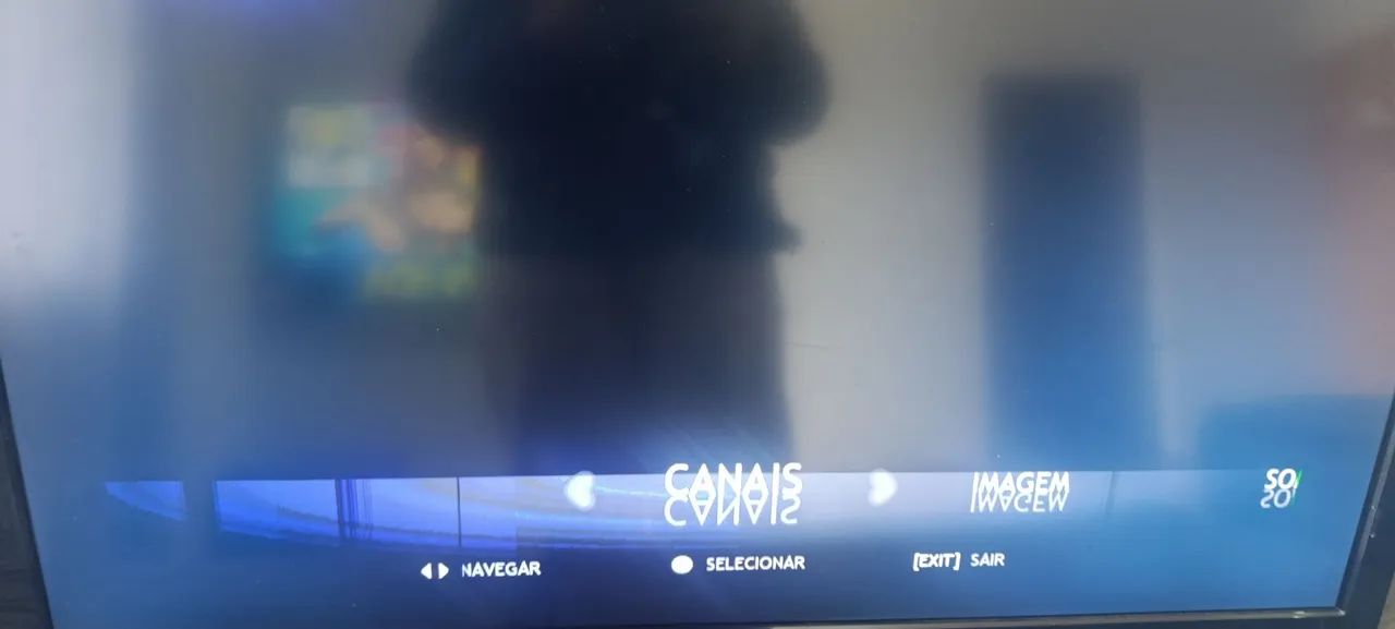 Tv 42" AOC defeito metade do led azulado - Foto 4