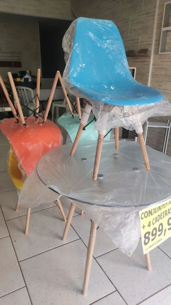 Mesa vidro 90 + 4 cadeiras nova