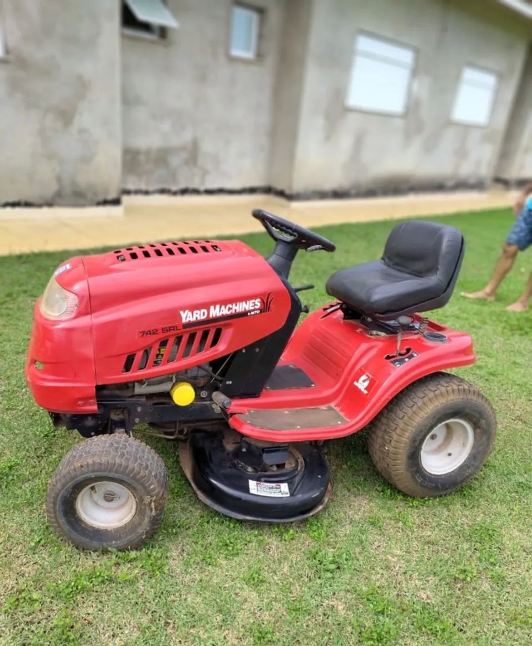Trator Cortador de Grama Yard Machines MTD 742 - Foto 5