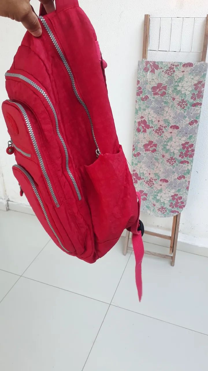 Vendo uma mochila e uma tabua de gomar - Foto 3