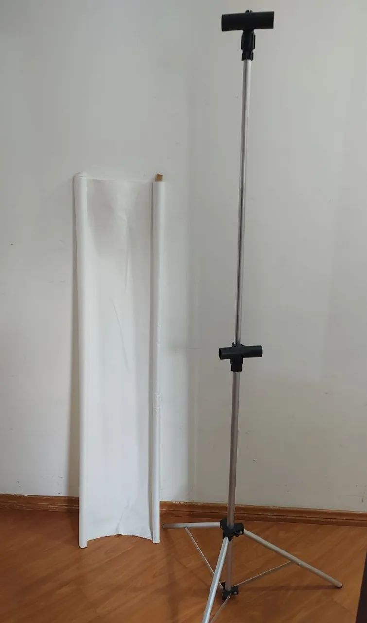 Tripé e tela para projetor
