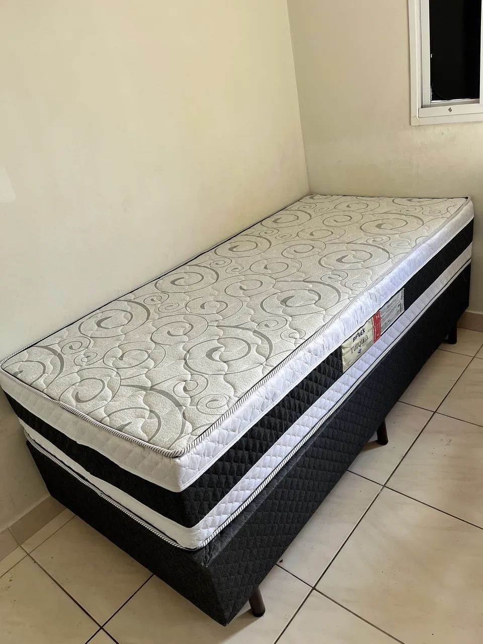 Cama box de solteiro (base+colchão)