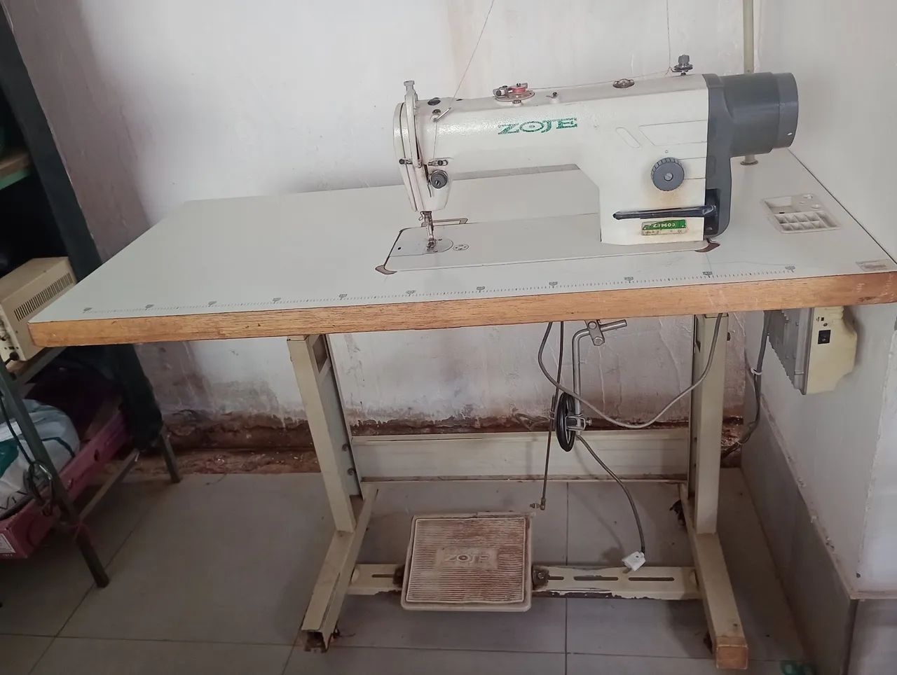 Máquina de costura reta industrial Zoje