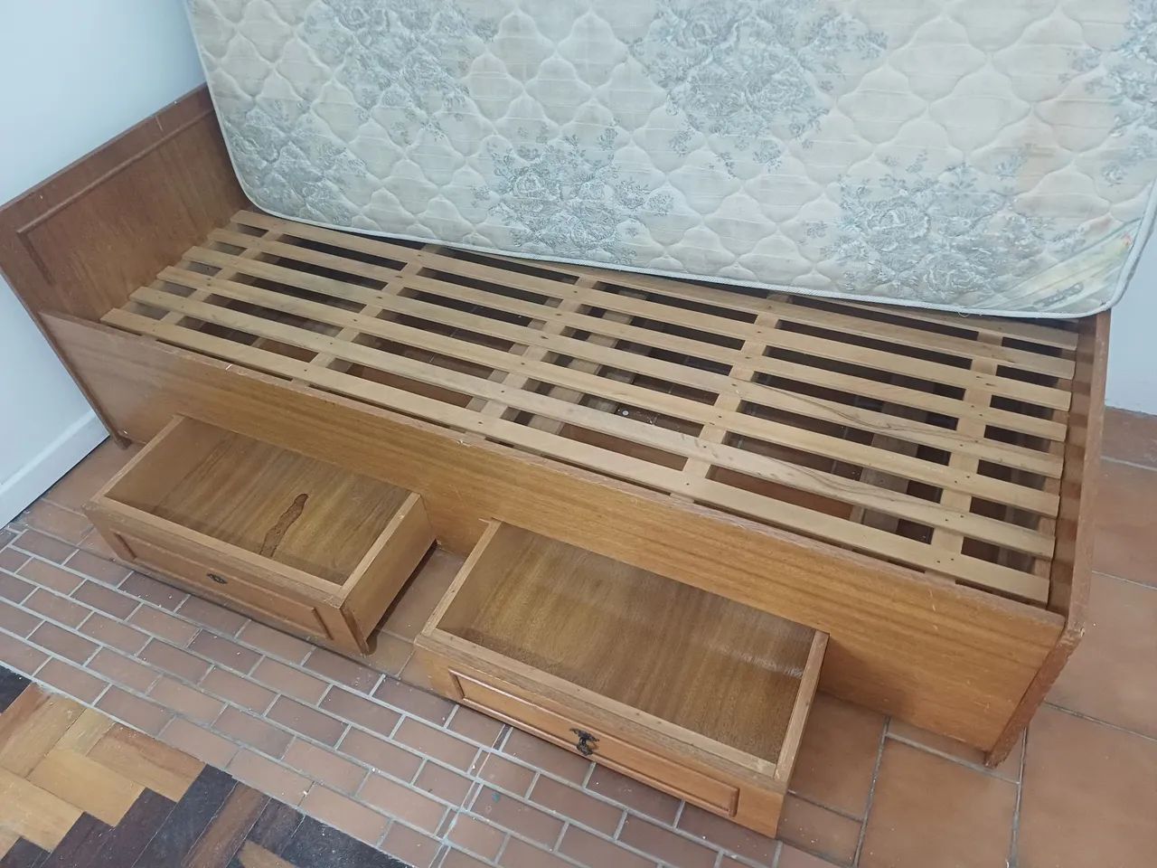 Cama de solteiro com gaveta + colchão  - Foto 2