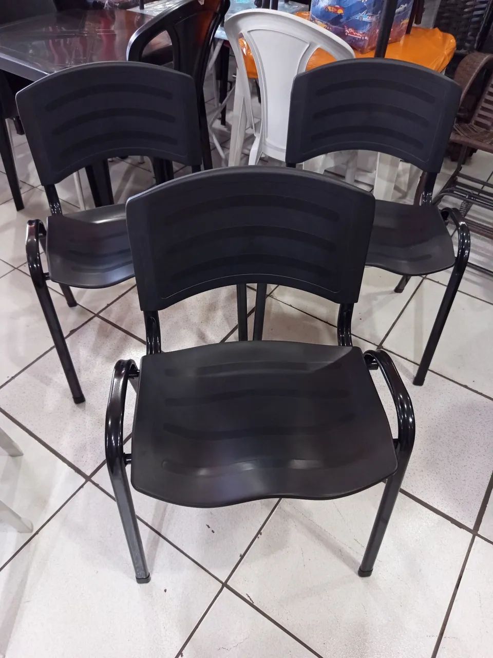 Cadeira injetada  - Foto 4
