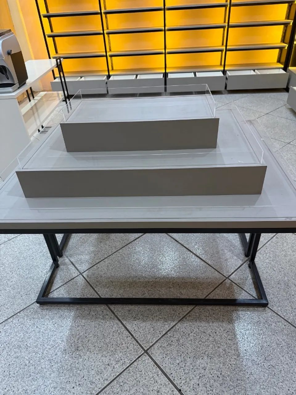 Vendo Ilha de Esmaltes Feito em MDF em perfeito estado 