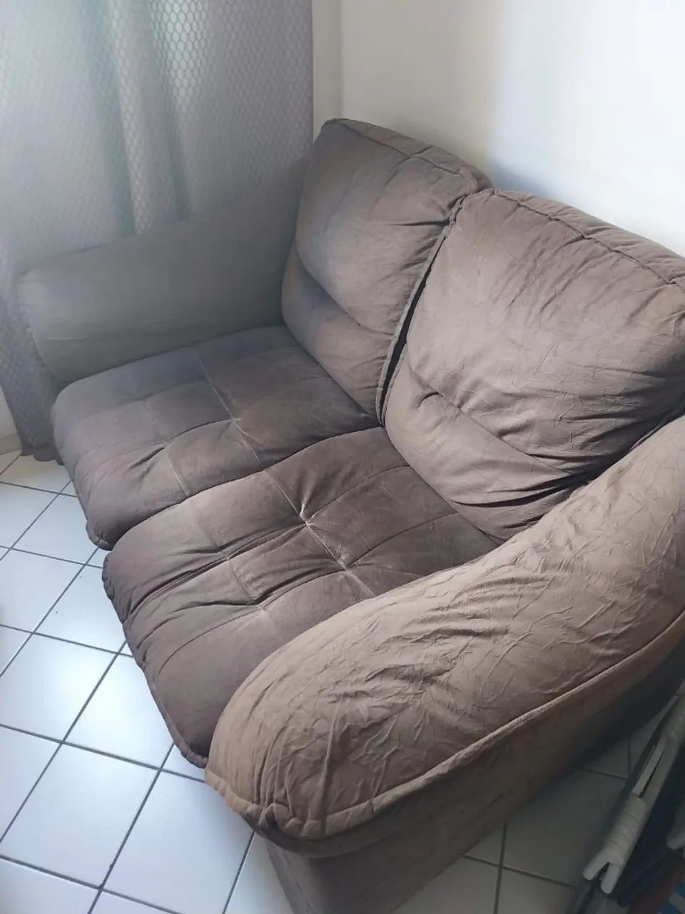 Vendo um sofá de dois lugares 