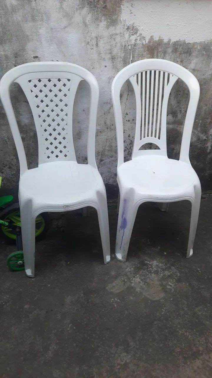 Duas cadeiras plástica 60 as duas 