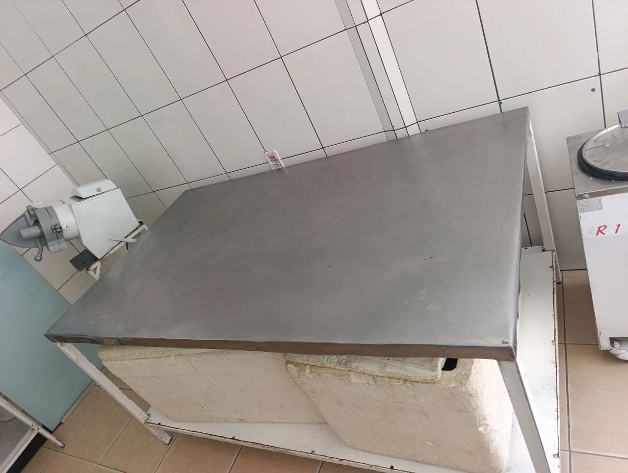 Mesa com tampo de inox Chapa 14 - Foto 2