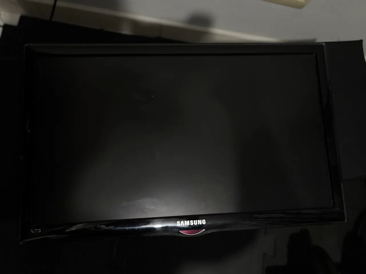 TV samsung t24a550