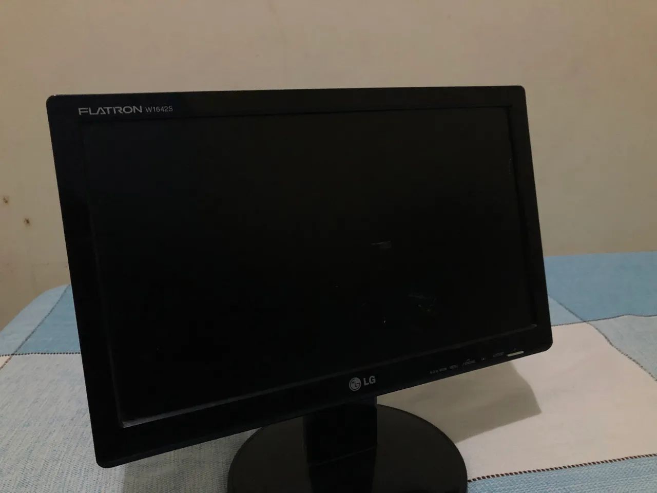 Monitor LG usado, + mouse redragon. 