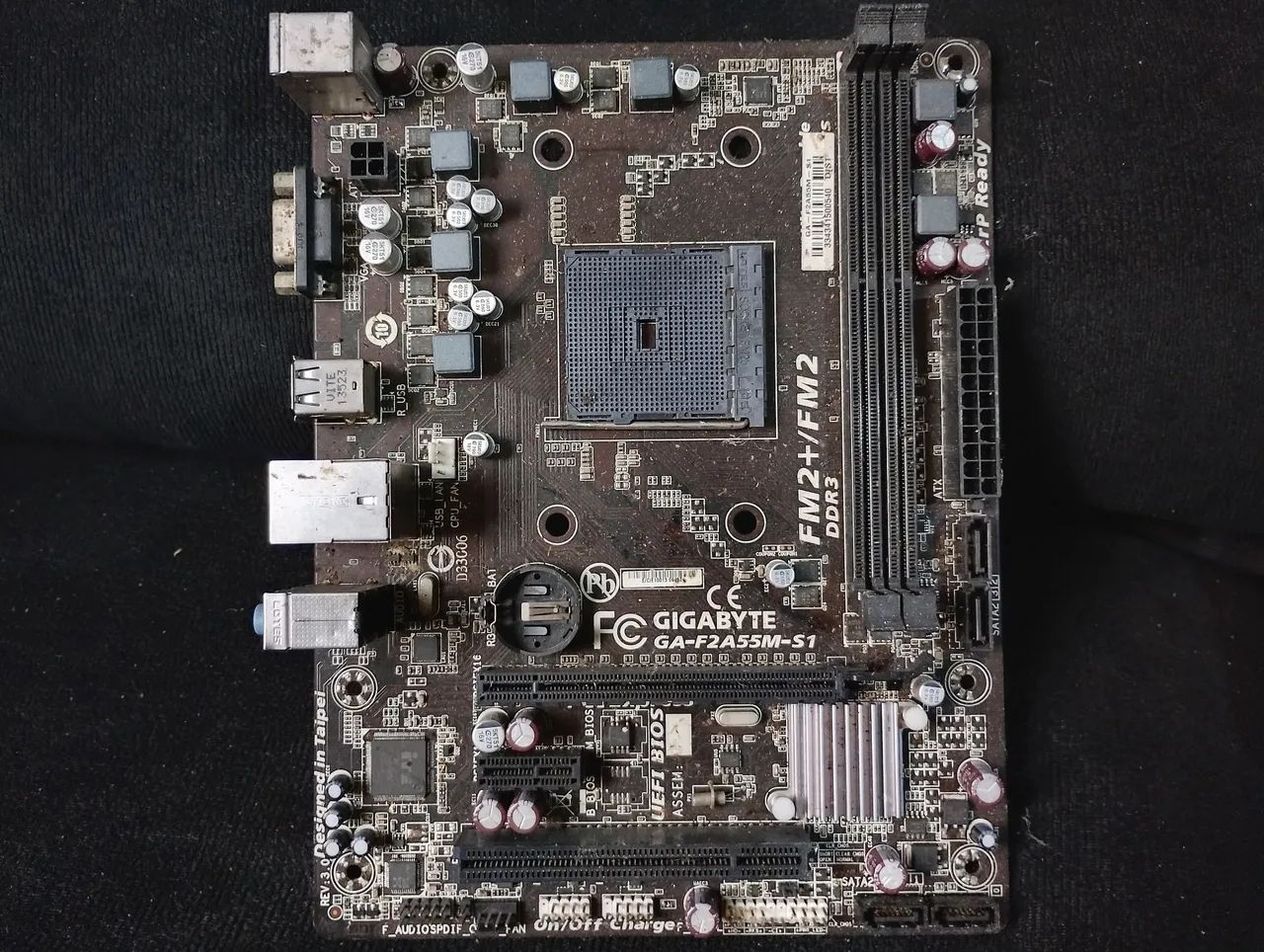 Placa mãe FM2 + valor somente placa mãe valor e 50 sair logo 