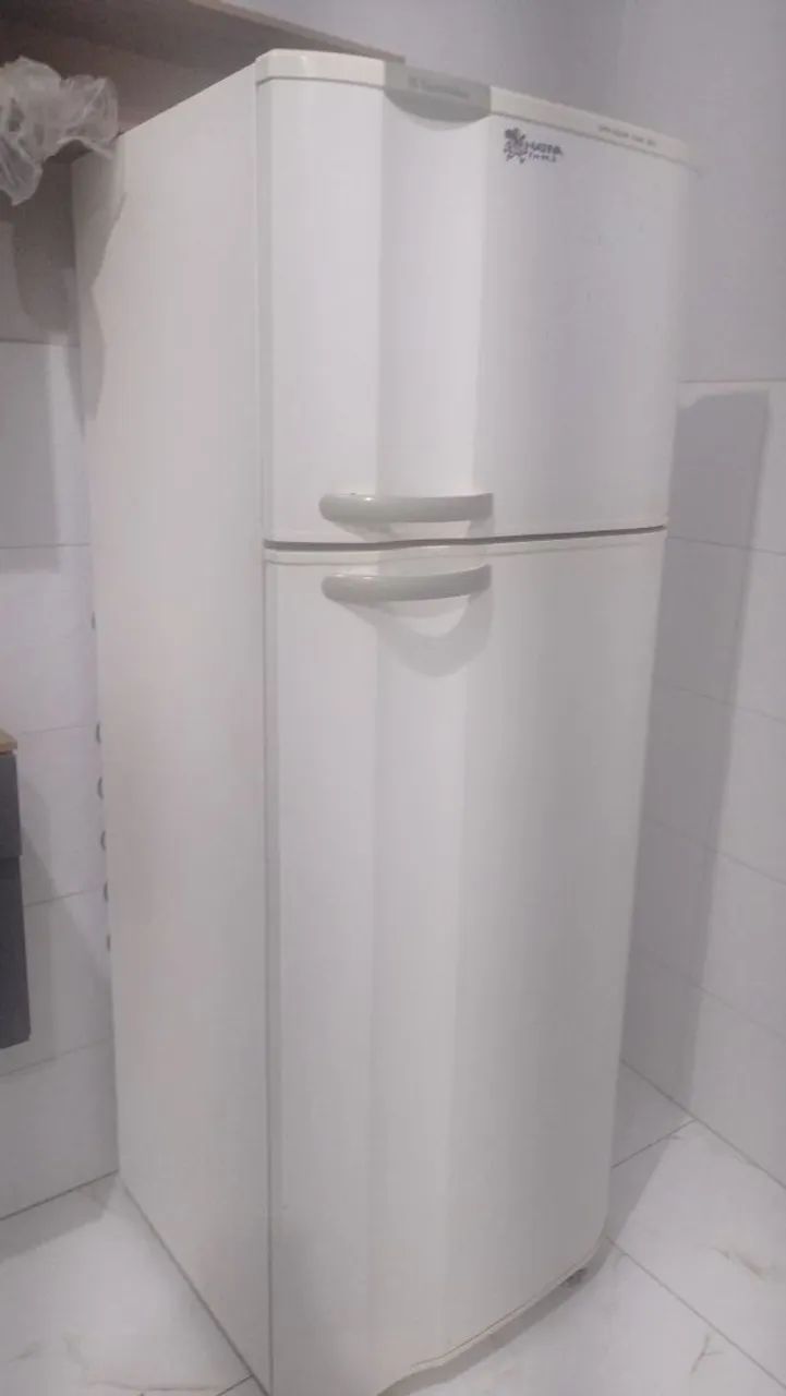 Vendo geladeira 
