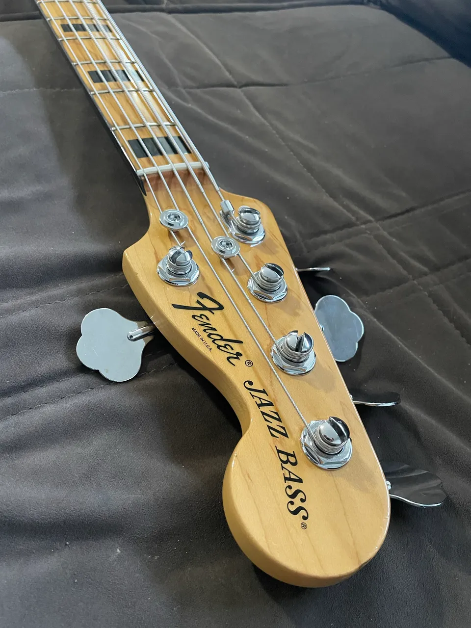 baixo fender jazz bass deluxe