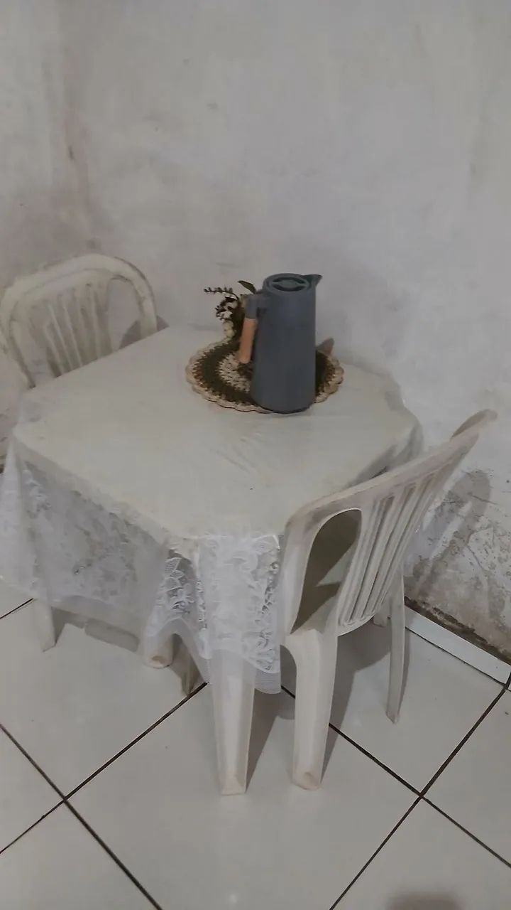 MESA E CADEIRAS