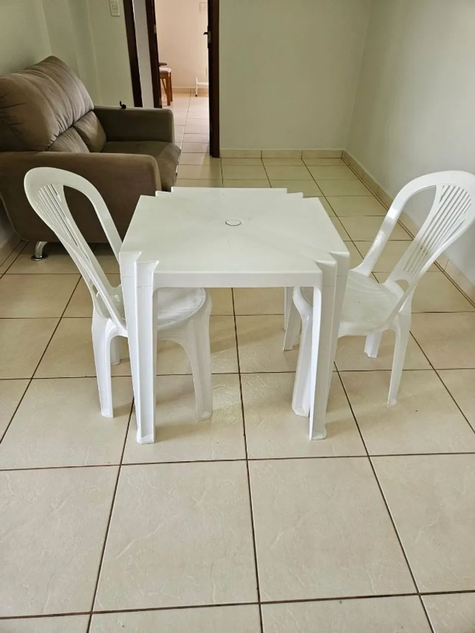 Mesa de Plástico com 2 Cadeiras