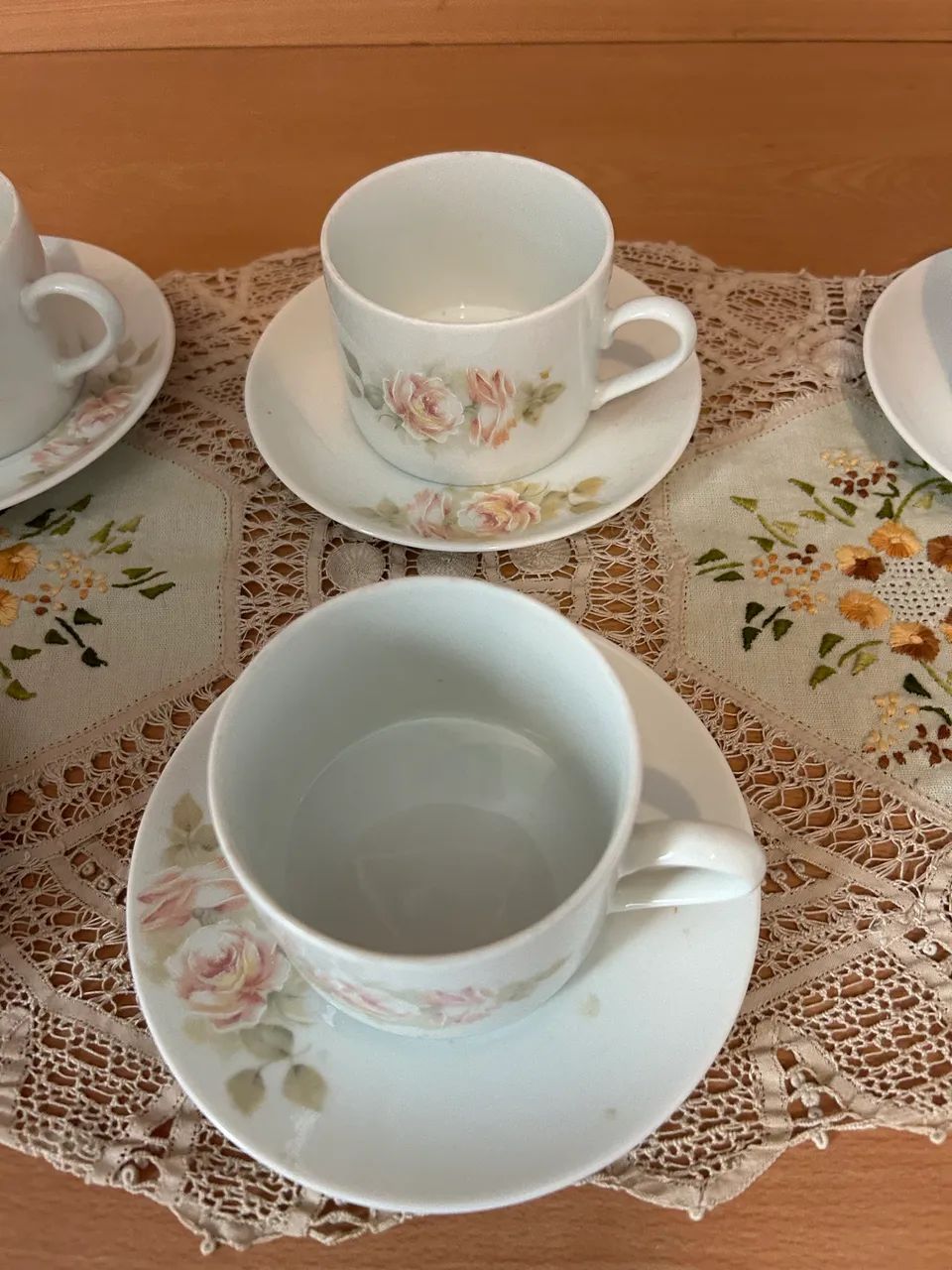 Jogo de xícaras de chá com pires, porcelana Schmidt  - Foto 2