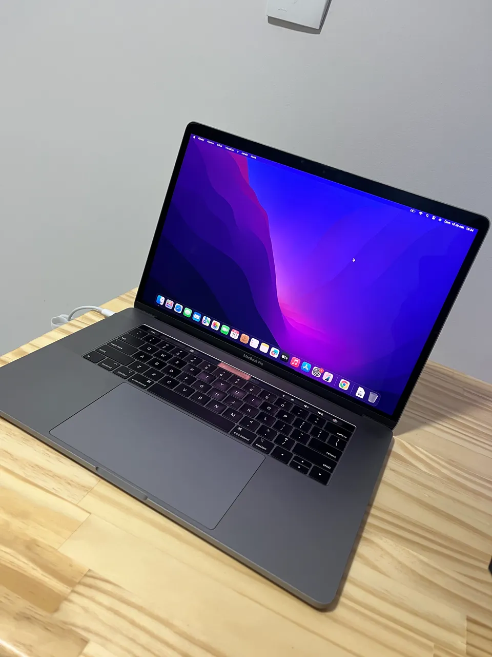 MacBook Pro i7 16GB A1707 Touch Bar 15 Pol - Notebooks - Zona MacBook Pro i7 16GB A1707 Touch Bar 15 Pol - Notebooks - Zona