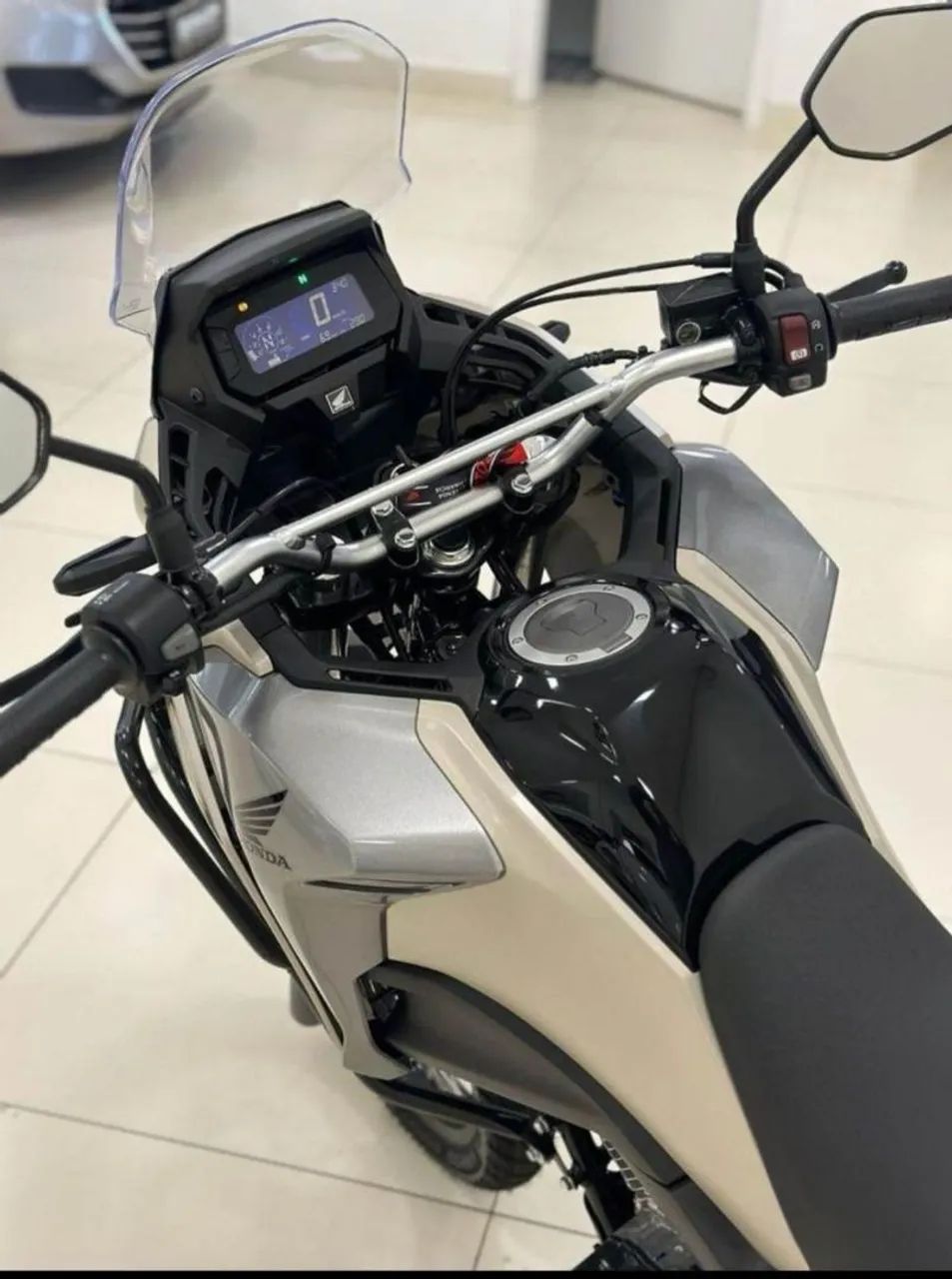 Honda Sahara 300 2024 - Foto 4