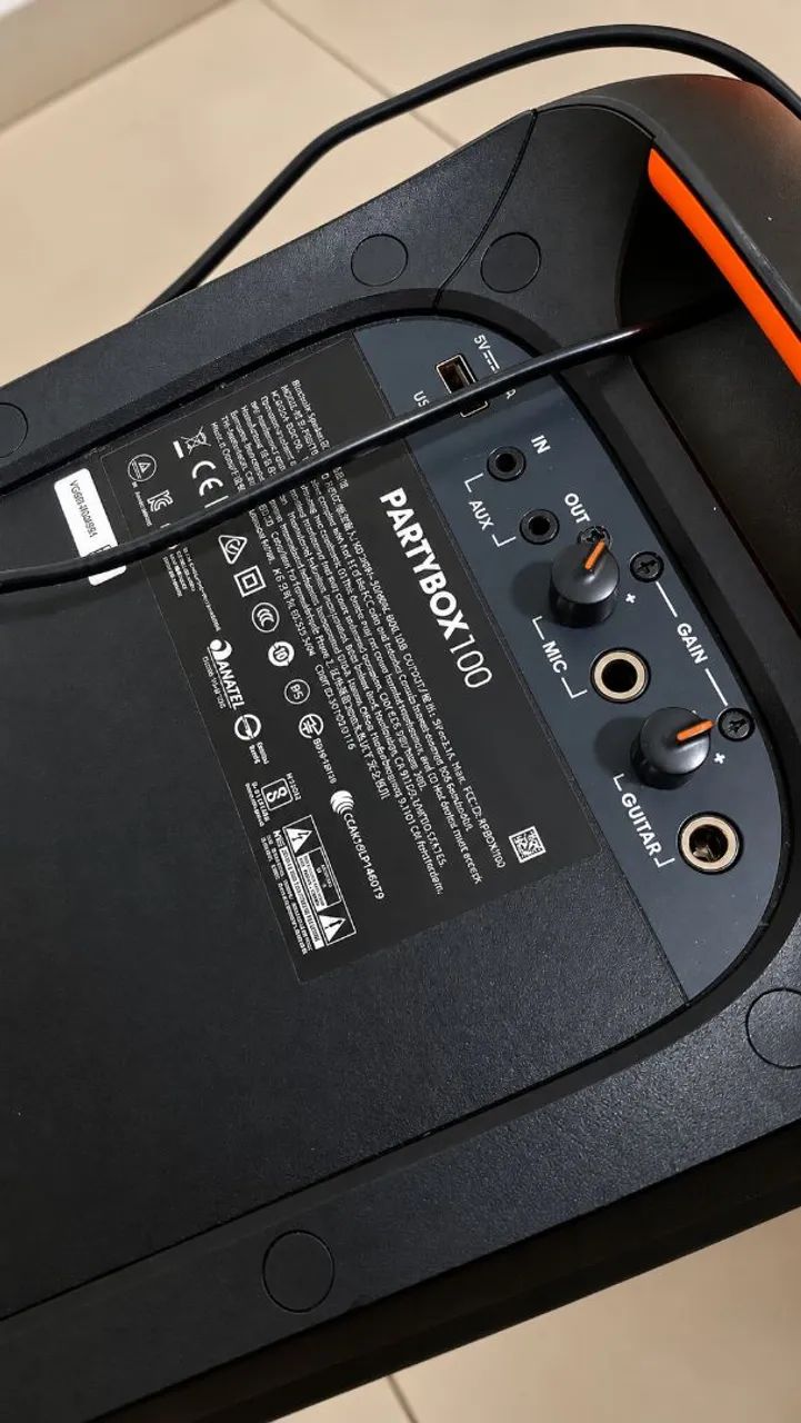 Vendo JBL PartyBox 100, em ótimo estado e funcionando perfeitamente. - Foto 2