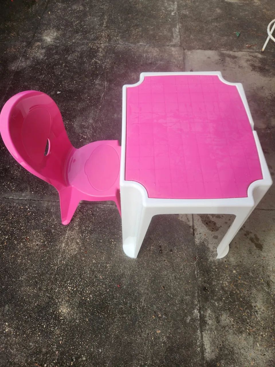 Mesa e cadeira de plástico infantil  - Foto 2