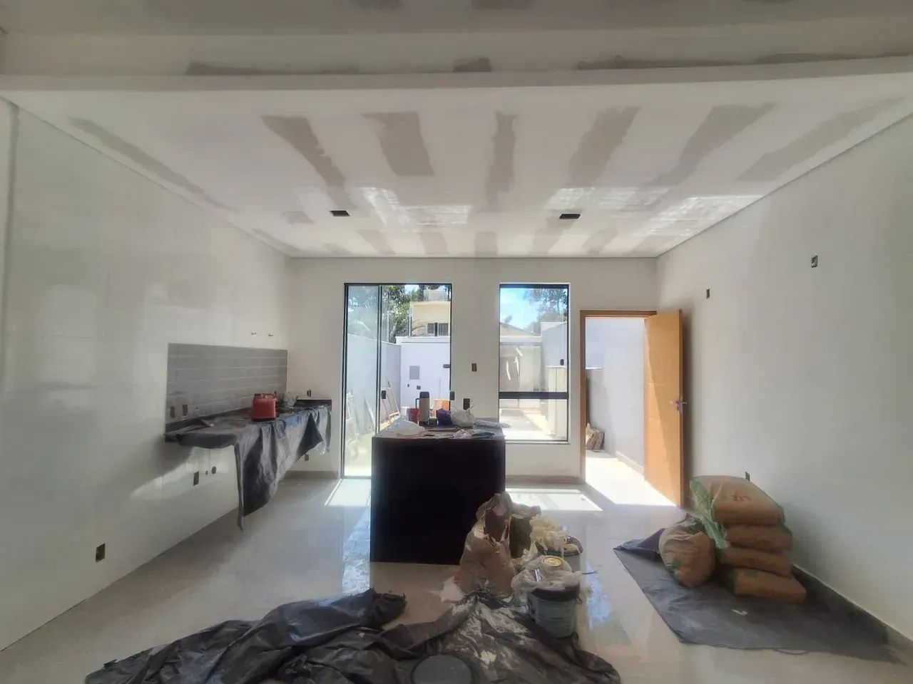 Casa com 3 quartos sendo 1 suíte 2 banheiros 2 vagas