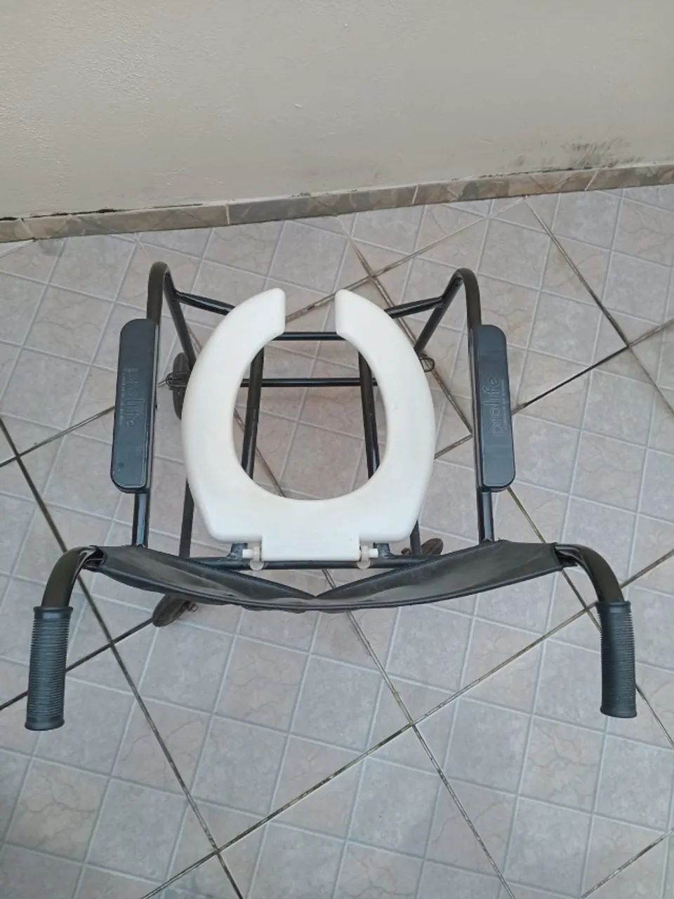 Cadeira Higiênica - Foto 5