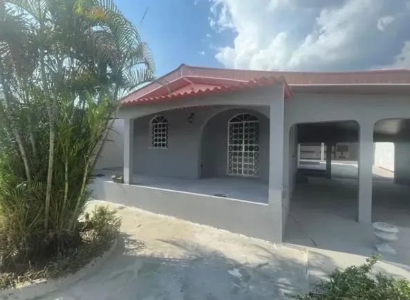 Casa 2 quartos  3 banheiros 4 vagas -Uberaba - MG