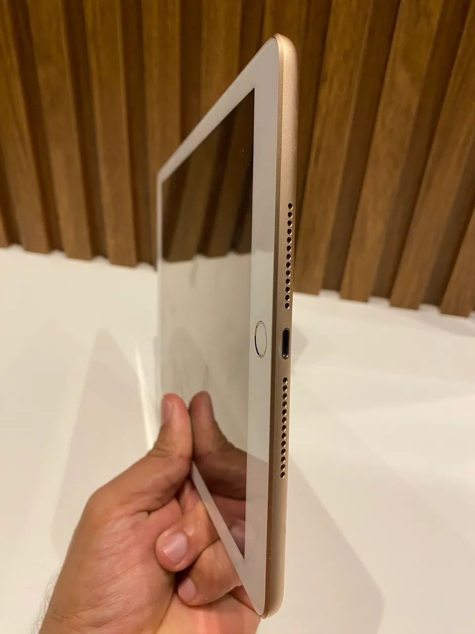 iPad Bem Conservado - Perfeito pra estudar, trabalhar ou Netflix - Mais que um tablet - Foto 3