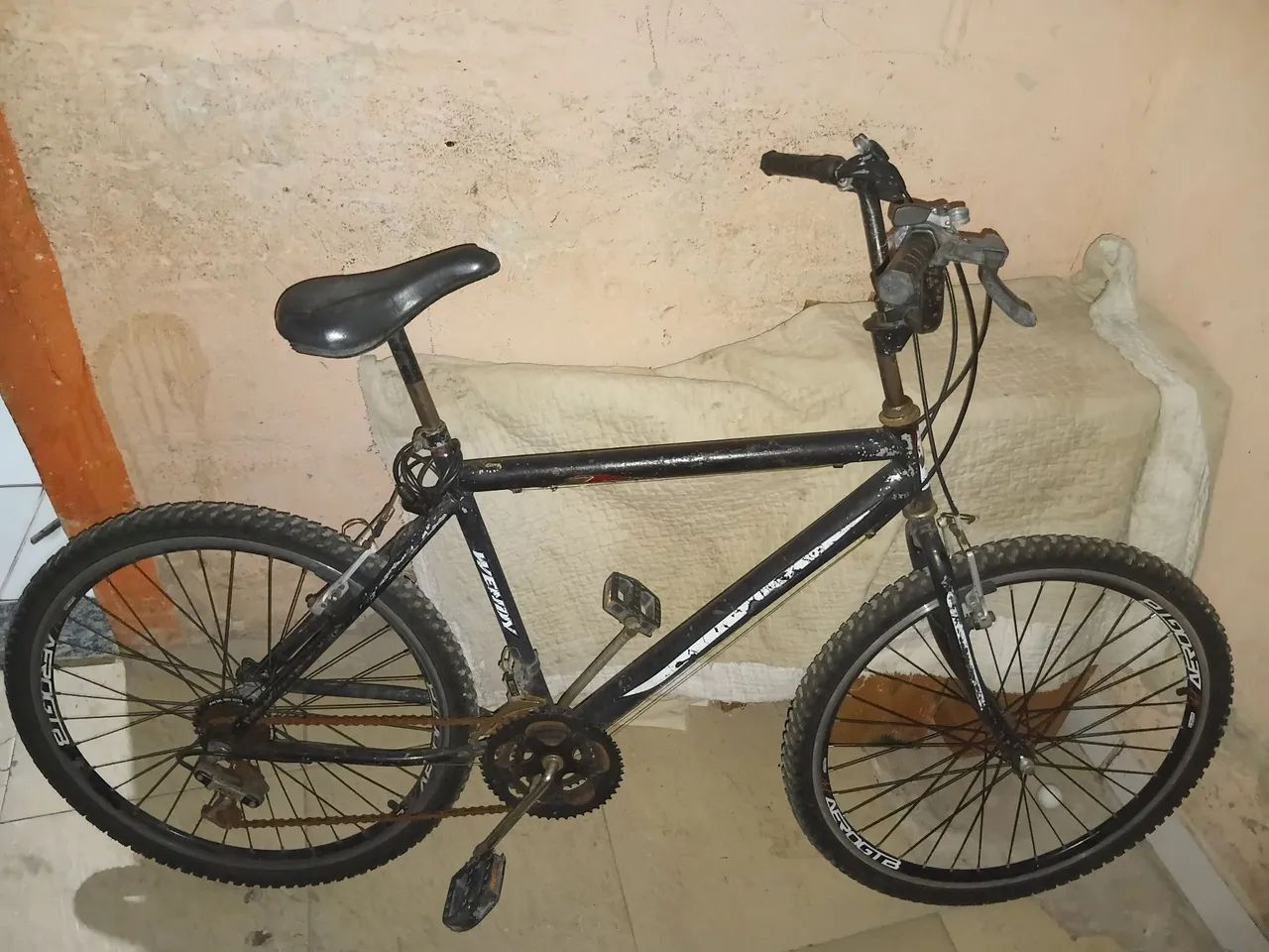 Bicicleta aro 26 semi-nova