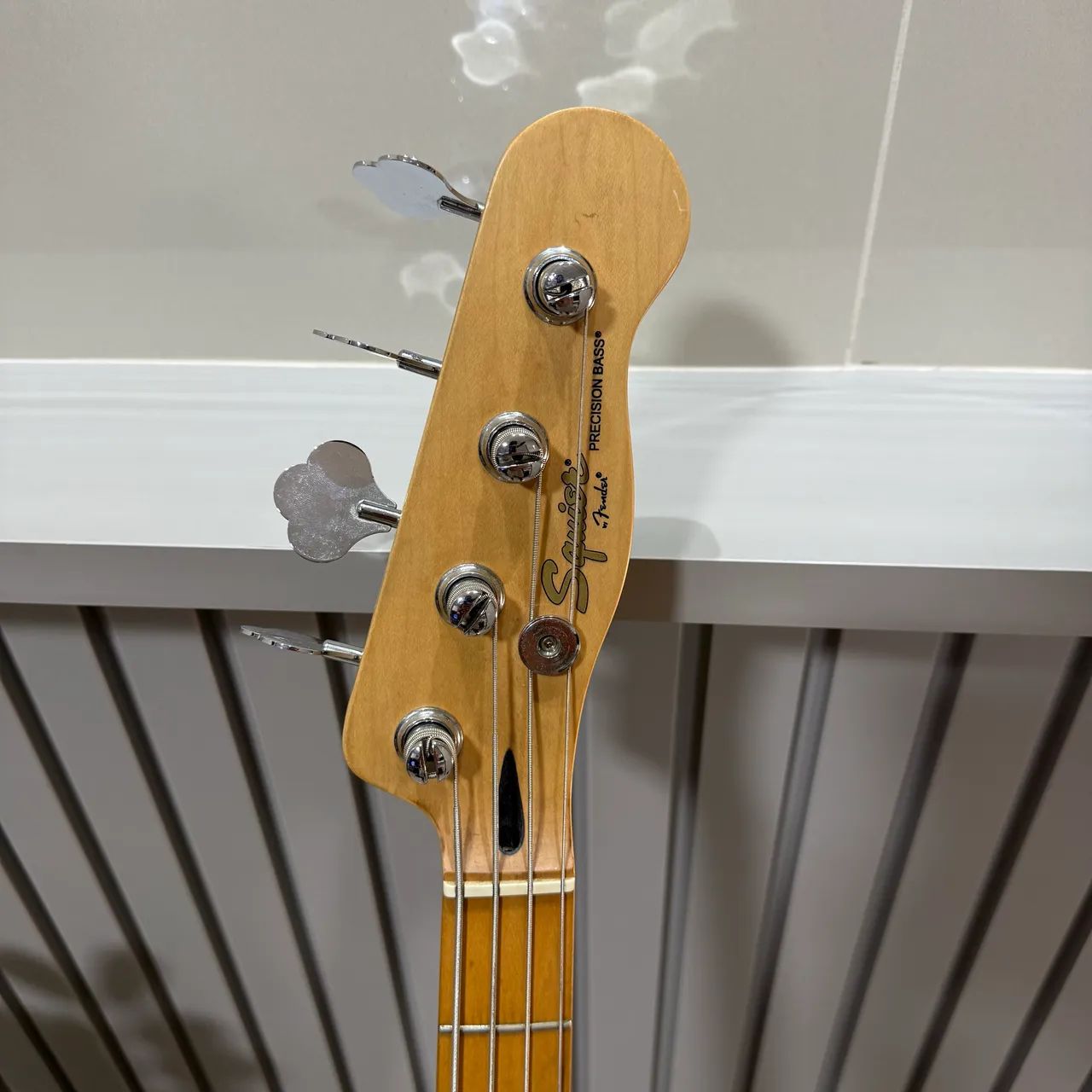 CONTRABAIXO SQUIER CLASSIC VIBE TELECASTER BASS 50s - INDONÉSIA 2010 - PRIMEIRA GERAÇÃO - Foto 5