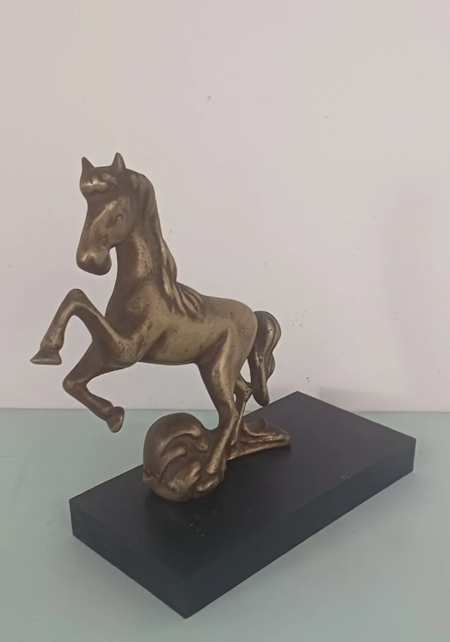 Escultura em bronze - 16 cm x 14 cm - Foto 2