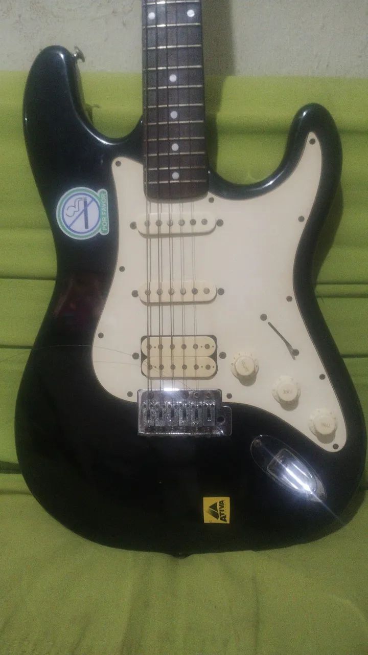 Guitarra Stratocaster LYON by Washburn - Foto 2