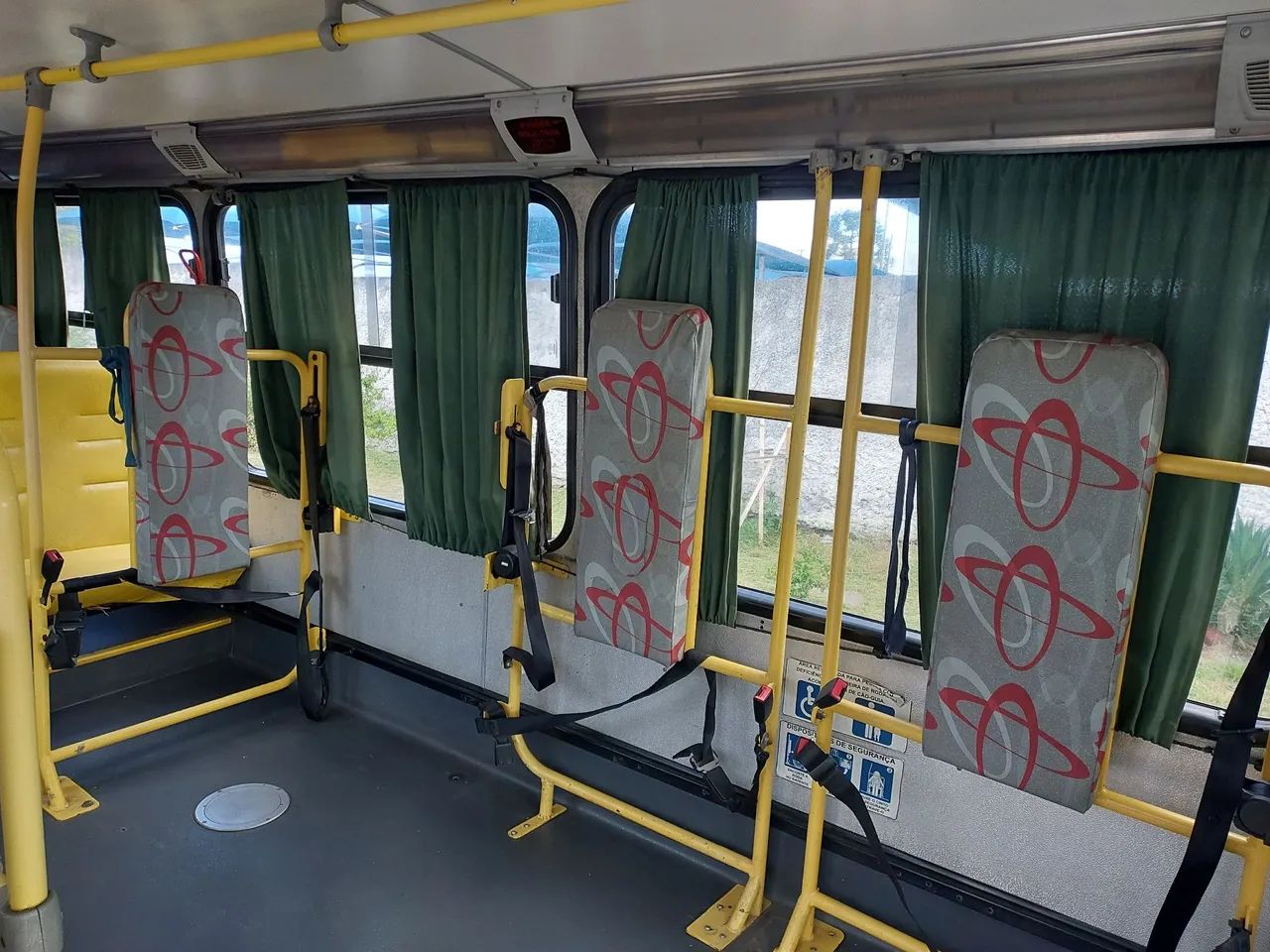 Mcro onibus com elevador,  ano 2012 valor: 105 mil - Foto 7