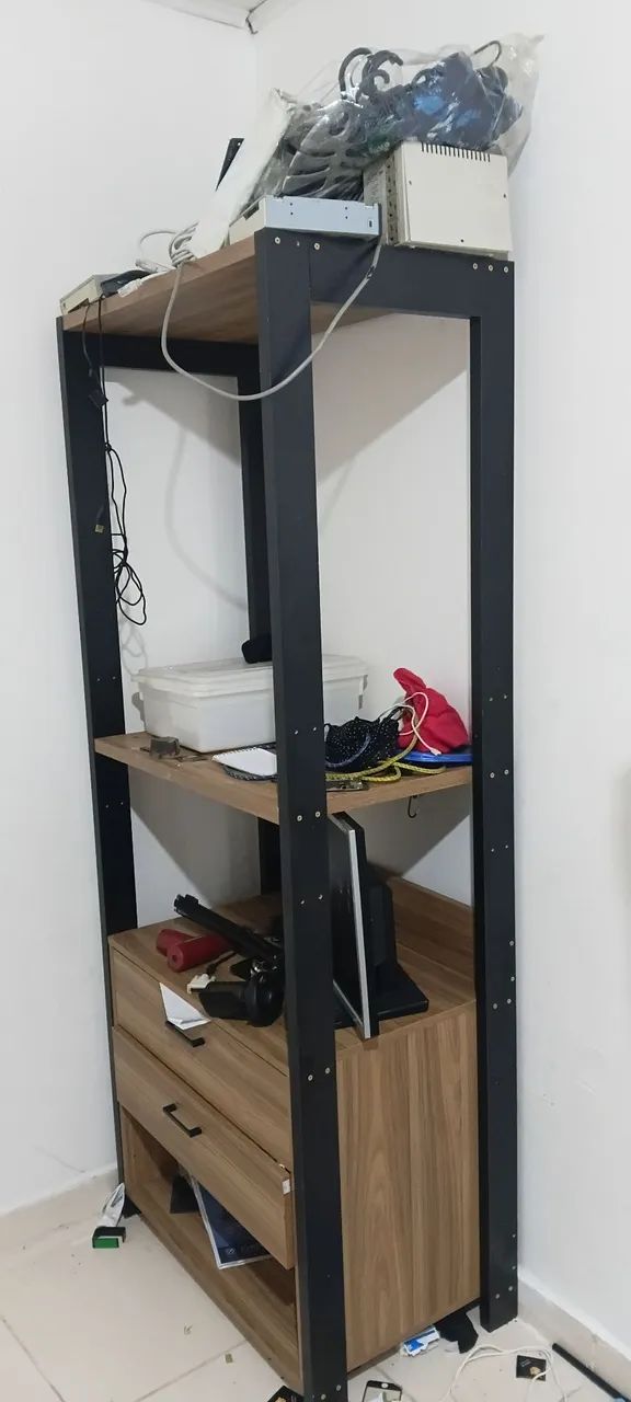 Estande de madeira multiuso 