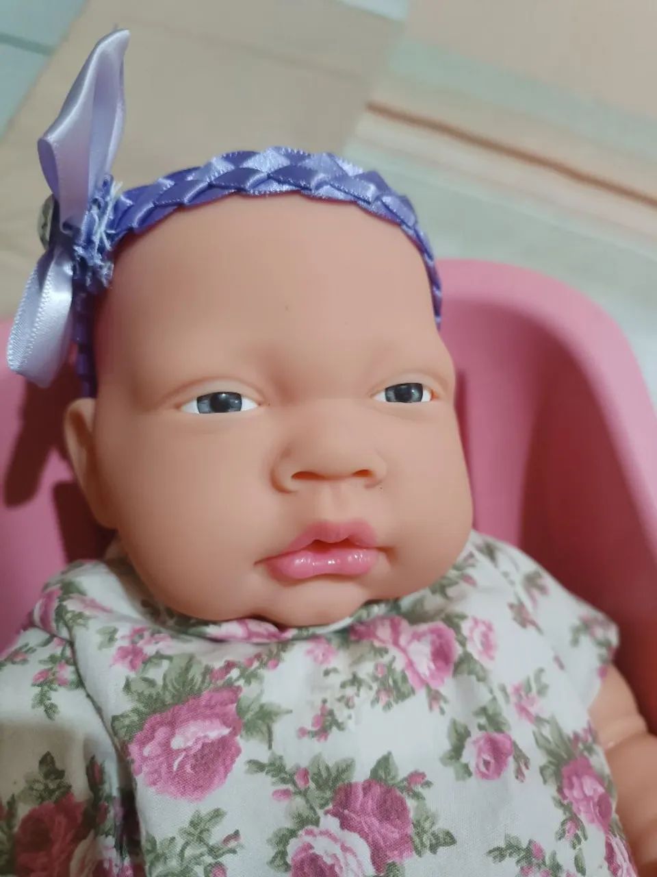 Boneca tipo reborn mais cesto Moisés 45cm aproximadamente  - Foto 4