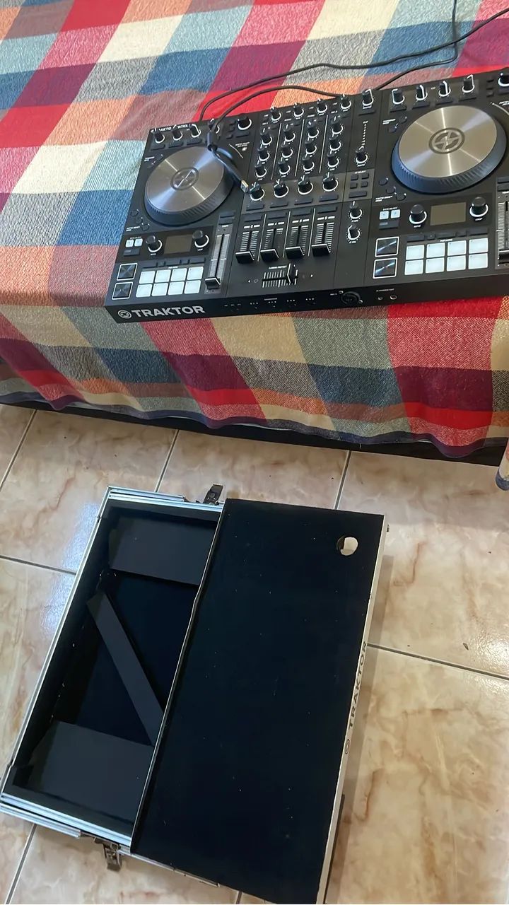 CONTROLADORA DJ TRAKTOR S4 MK3 - Foto 2