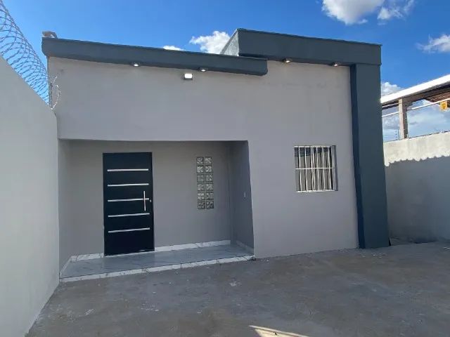 Casa semi-mobiliada com 3 quartos