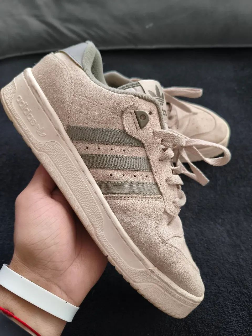 Tênis Adidas rivarly forum low bege