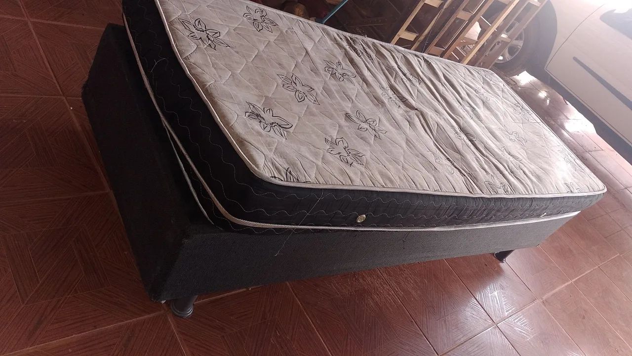 Vendo essa cama solteiro molas.usada - Foto 2