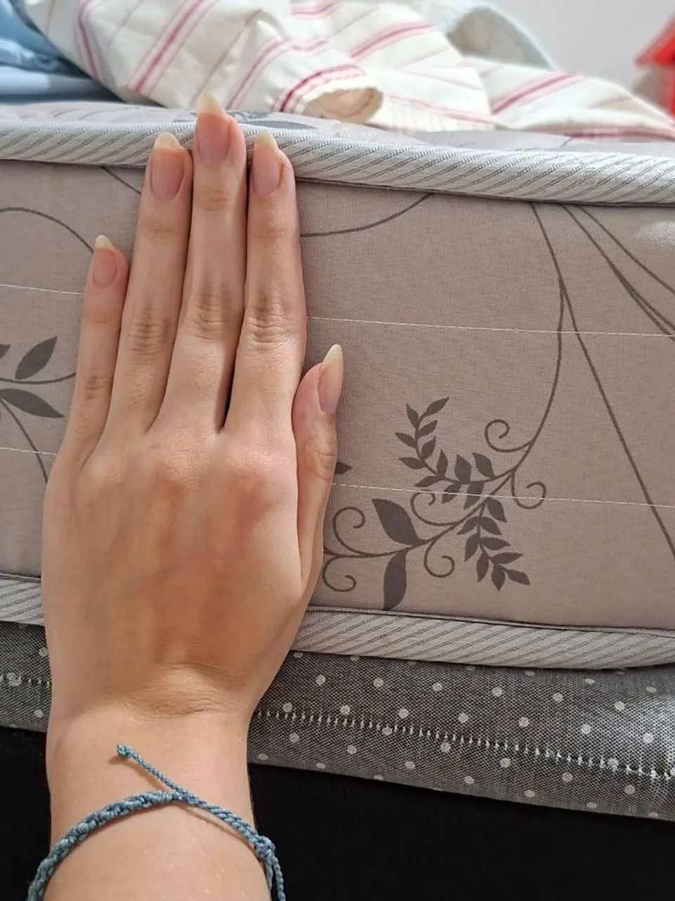 Cama, colchão e mesa - Foto 3