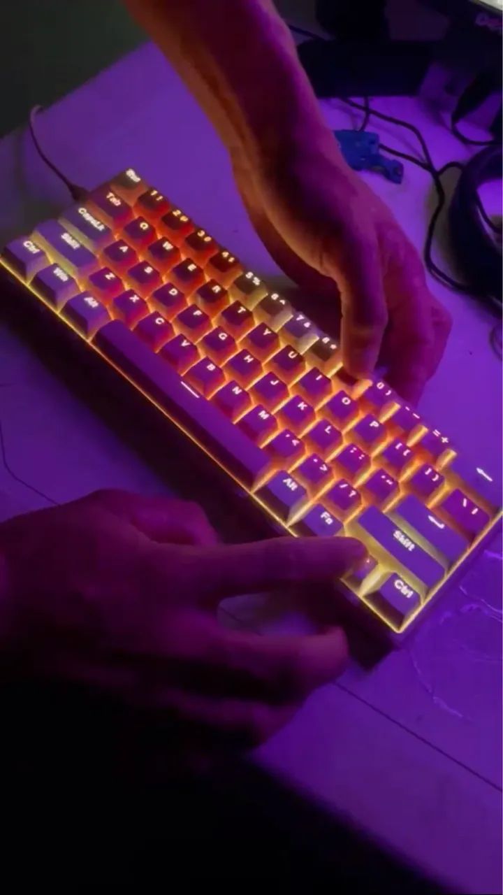 Vende-se teclado redragon novo  150