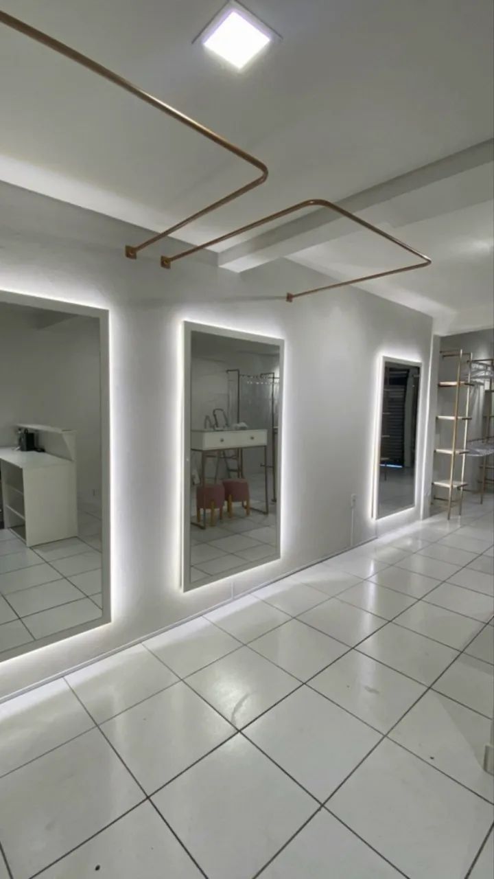Loja de Roupas Completa - Móveis Industrial Chic e Espelhos LED 