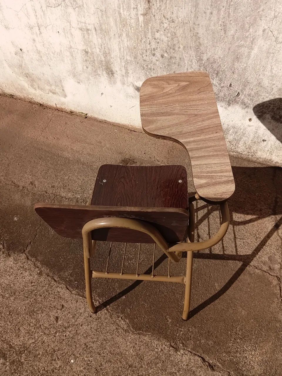 Venda de cadeira com prancheta - Foto 2