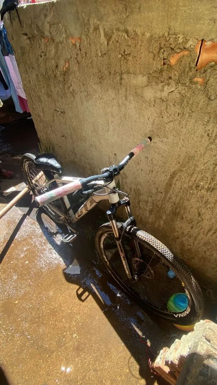 Bicicleta aro 29 semi nova 2 meses de uso - Foto 2