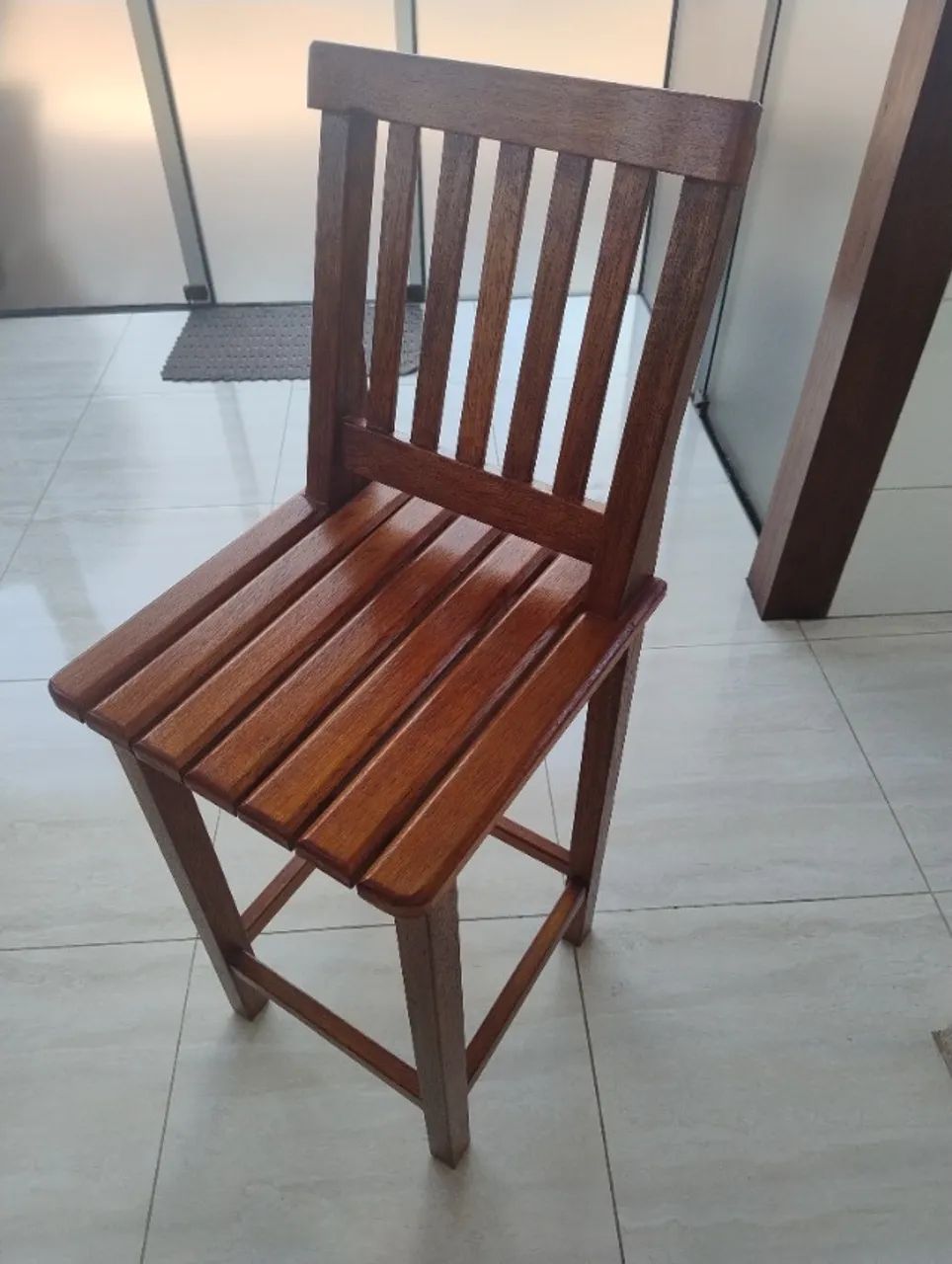 Banqueta de madeira  - Foto 2