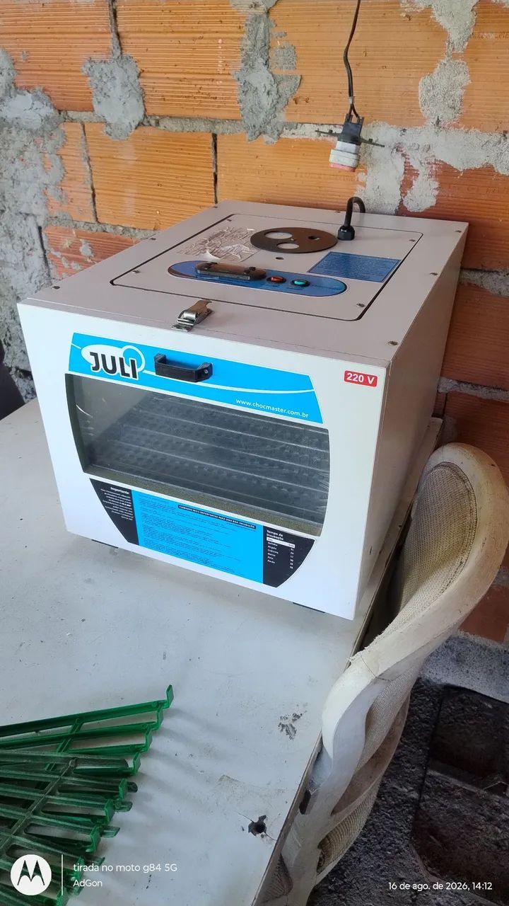 Chocadeira com ovoscópio 220v